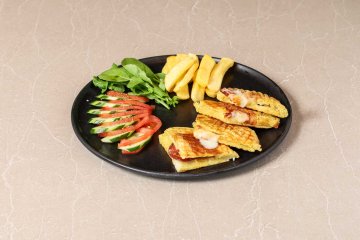 Sucuklu Bazlama Tost